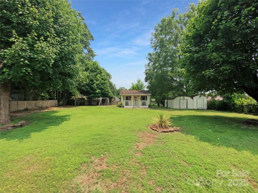 302 Melinda Avenue, Kannapolis, NC 28083.  MLS# CAR4266774, YatesRealty ID 27949. 