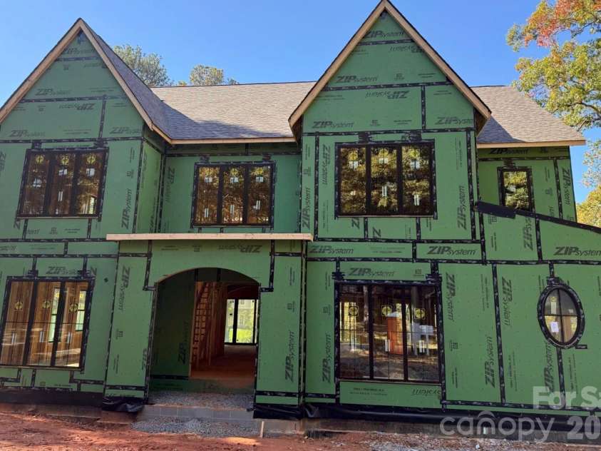 1118 Kingscross Drive, Charlotte, NC 28211.  MLS# CAR4326781, YatesRealty ID 2795. 