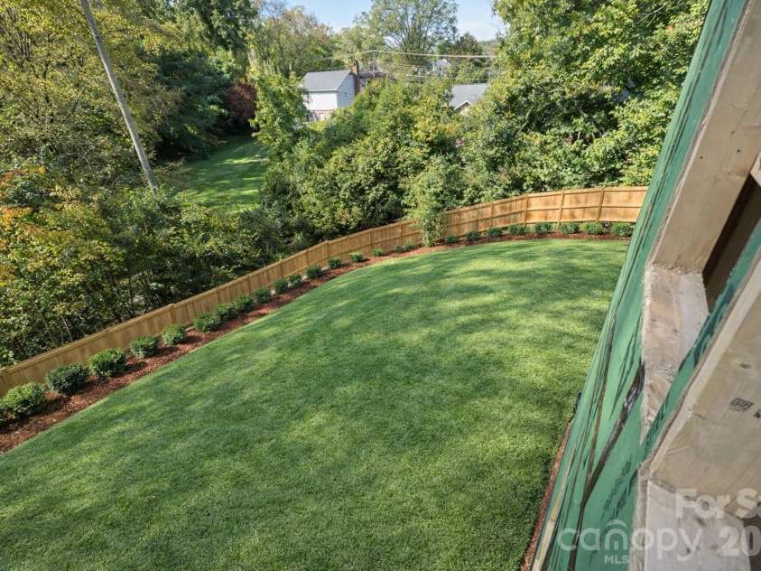 1118 Kingscross Drive, Charlotte, NC 28211.  MLS# CAR4326781, YatesRealty ID 2795. Certain listing photos may include AI-assisted enhancements or virtual improvements to illustrate potential appearance, landscaping, or completion. Images are for marketing purposes only and may not represent the exac