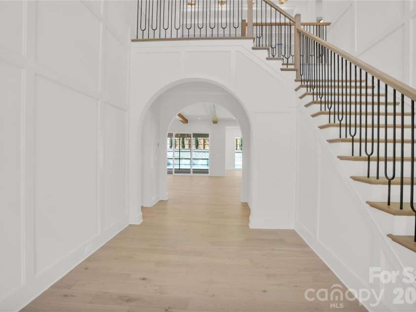 1118 Kingscross Drive, Charlotte, NC 28211.  MLS# CAR4326781, YatesRealty ID 2795. Images depict a similar home previously built by the builder with comparable features. Selections, finishes, and specifications may vary. Visual reference only.