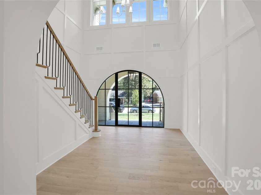 1118 Kingscross Drive, Charlotte, NC 28211.  MLS# CAR4326781, YatesRealty ID 2795. Images depict a similar home previously built by the builder with comparable features. Selections, finishes, and specifications may vary. Visual reference only.