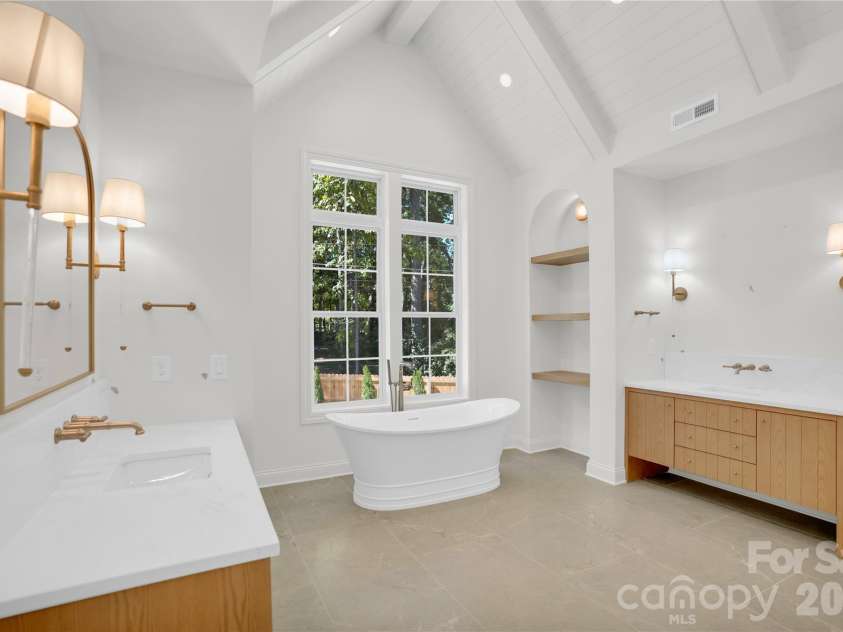 1118 Kingscross Drive, Charlotte, NC 28211.  MLS# CAR4326781, YatesRealty ID 2795. Images depict a similar home previously built by the builder with comparable features. Selections, finishes, and specifications may vary. Visual reference only.