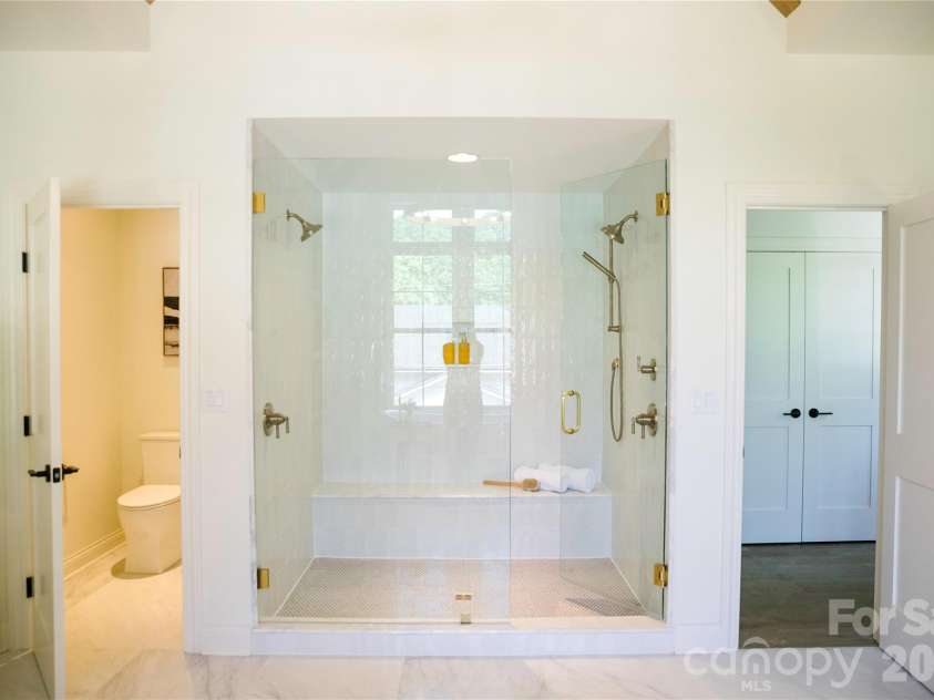 1118 Kingscross Drive, Charlotte, NC 28211.  MLS# CAR4326781, YatesRealty ID 2795. Images depict a similar home previously built by the builder with comparable features. Selections, finishes, and specifications may vary. Visual reference only.