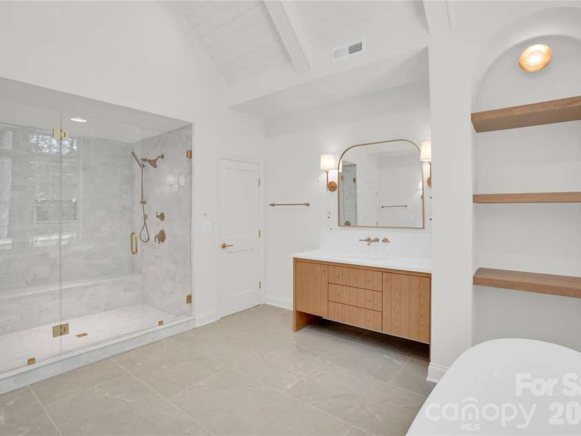 1118 Kingscross Drive, Charlotte, NC 28211.  MLS# CAR4326781, YatesRealty ID 2795. Images depict a similar home previously built by the builder with comparable features. Selections, finishes, and specifications may vary. Visual reference only.