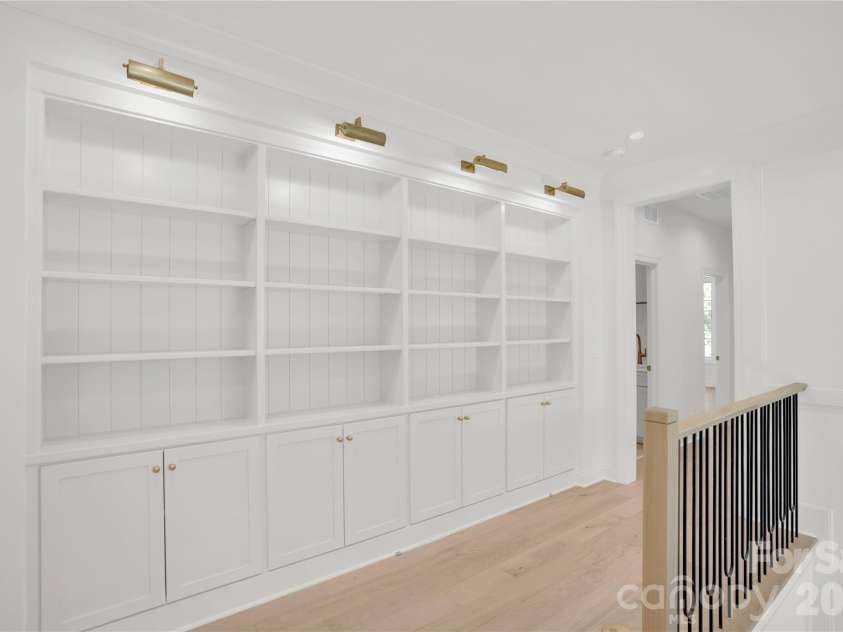 1118 Kingscross Drive, Charlotte, NC 28211.  MLS# CAR4326781, YatesRealty ID 2795. Images depict a similar home previously built by the builder with comparable features. Selections, finishes, and specifications may vary. Visual reference only.