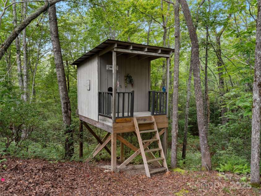 210 Ballard Road, Brevard, NC 28712.  MLS# CAR4300398, YatesRealty ID 2795. Treehouse