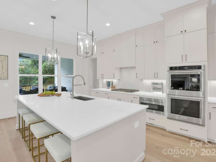 4918 Buckingham Drive, Charlotte, NC 28209.  MLS# CAR4306758, YatesRealty ID 2795. 