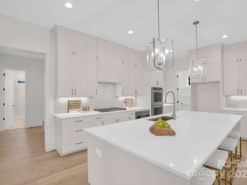 4918 Buckingham Drive, Charlotte, NC 28209.  MLS# CAR4306758, YatesRealty ID 2795. 