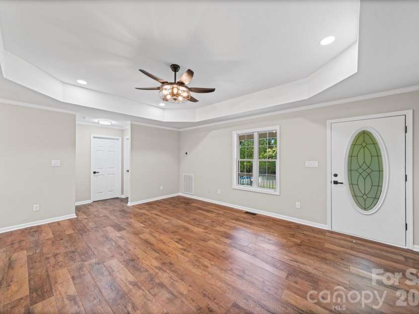 2327 Sunset Drive, Gastonia, NC 28054.  MLS# CAR4373394, YatesRealty ID 27950. 