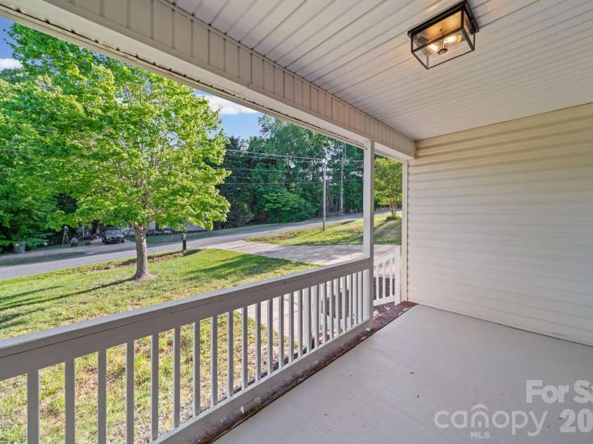 2327 Sunset Drive, Gastonia, NC 28054.  MLS# CAR4373394, YatesRealty ID 27950. 