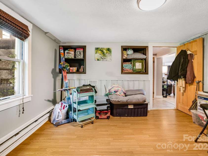 54 Vine Street, Asheville, NC 28804.  MLS# CAR4283622, YatesRealty ID 27951. 
