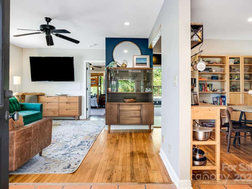 54 Vine Street, Asheville, NC 28804.  MLS# CAR4283622, YatesRealty ID 27951. Main floor entry