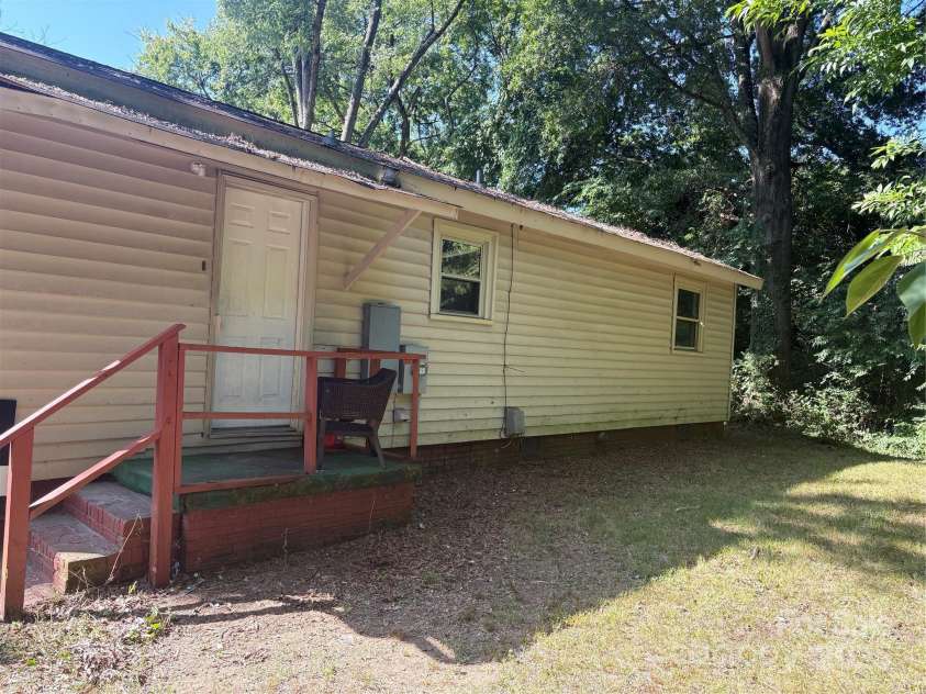 144 Melba Avenue, Concord, NC 28025.  MLS# CAR4283909, YatesRealty ID 27953. 