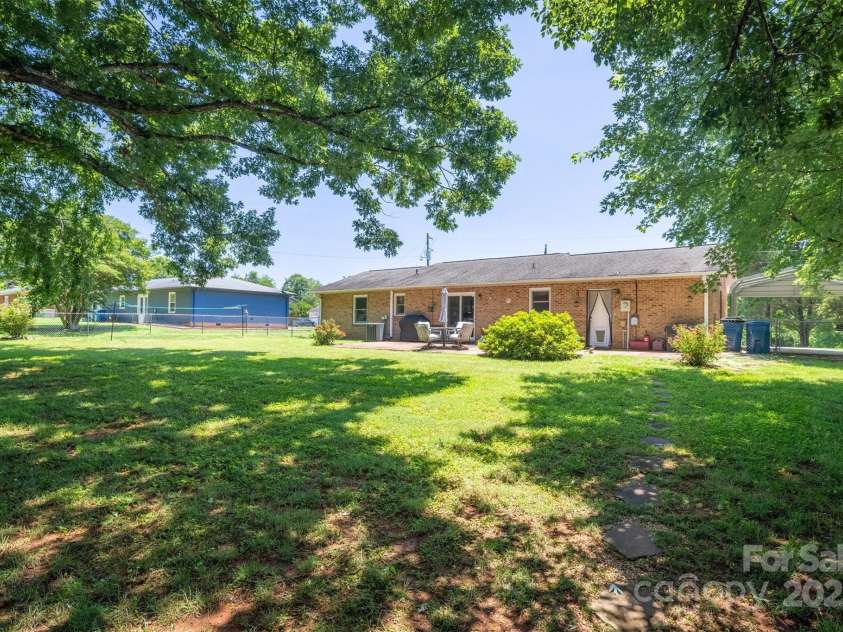 2526 Ashford Drive, Newton, NC 28658.  MLS# CAR4274120, YatesRealty ID 27954. 