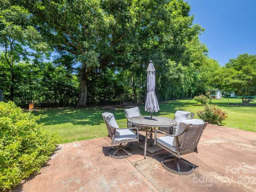 2526 Ashford Drive, Newton, NC 28658.  MLS# CAR4274120, YatesRealty ID 27954. 