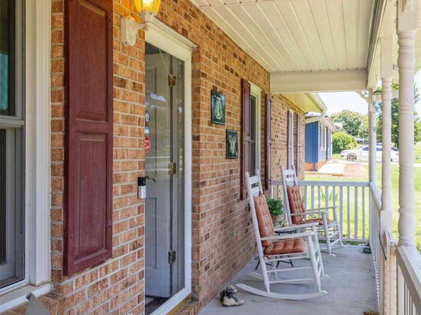 2526 Ashford Drive, Newton, NC 28658.  MLS# CAR4274120, YatesRealty ID 27954. 