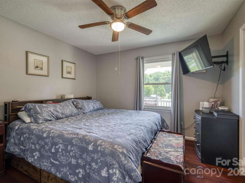 2526 Ashford Drive, Newton, NC 28658.  MLS# CAR4274120, YatesRealty ID 27954. 