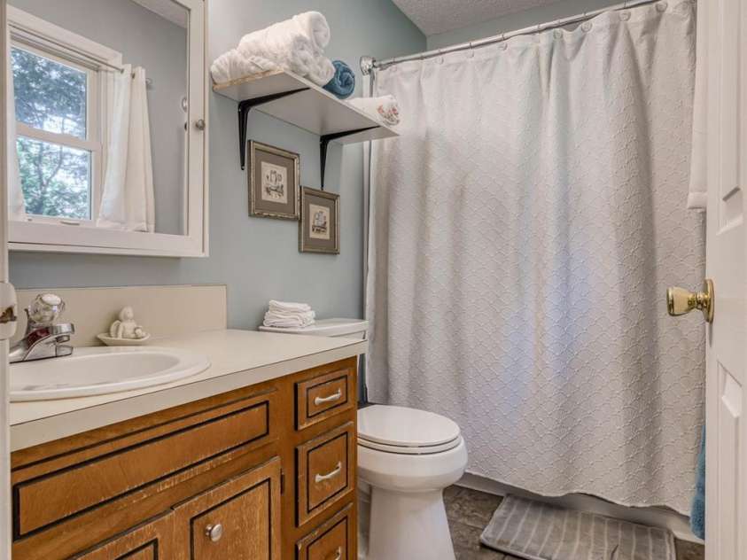 2526 Ashford Drive, Newton, NC 28658.  MLS# CAR4274120, YatesRealty ID 27954. 