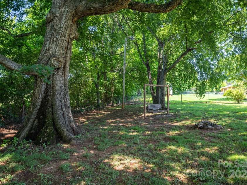 2526 Ashford Drive, Newton, NC 28658.  MLS# CAR4274120, YatesRealty ID 27954. 