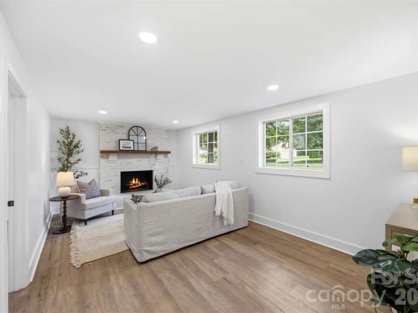 5903 Carpenter Drive, Charlotte, NC 28226.  MLS# CAR4388305, YatesRealty ID 27954. 2nd living space on lower level. 