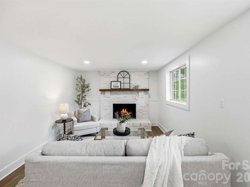 5903 Carpenter Drive, Charlotte, NC 28226.  MLS# CAR4388305, YatesRealty ID 27954. 2nd living space on lower level. 