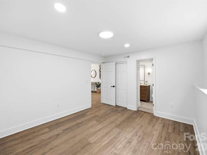 5903 Carpenter Drive, Charlotte, NC 28226.  MLS# CAR4388305, YatesRealty ID 27954. Bedroom #3 with access to full bathroom. 