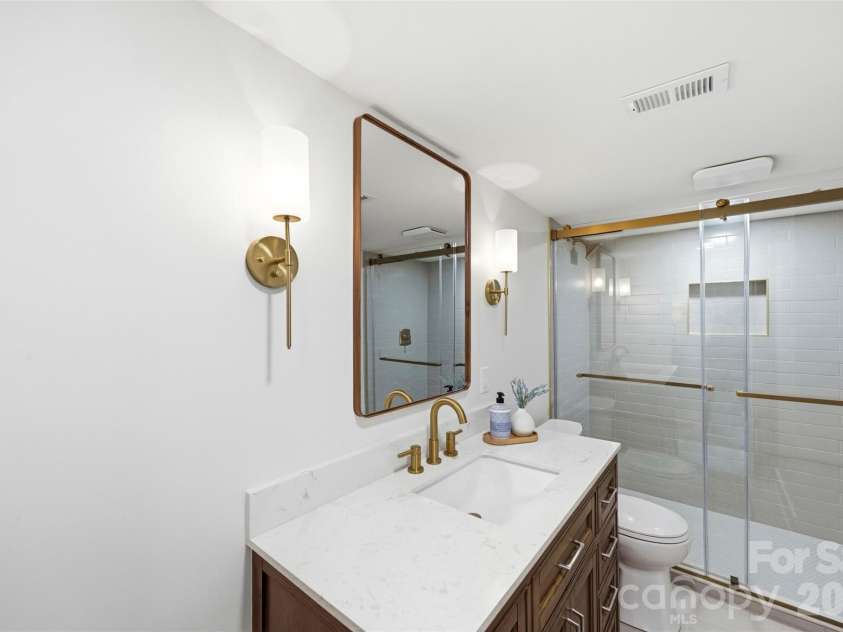 5903 Carpenter Drive, Charlotte, NC 28226.  MLS# CAR4388305, YatesRealty ID 27954. Full bathroom in lower level. 