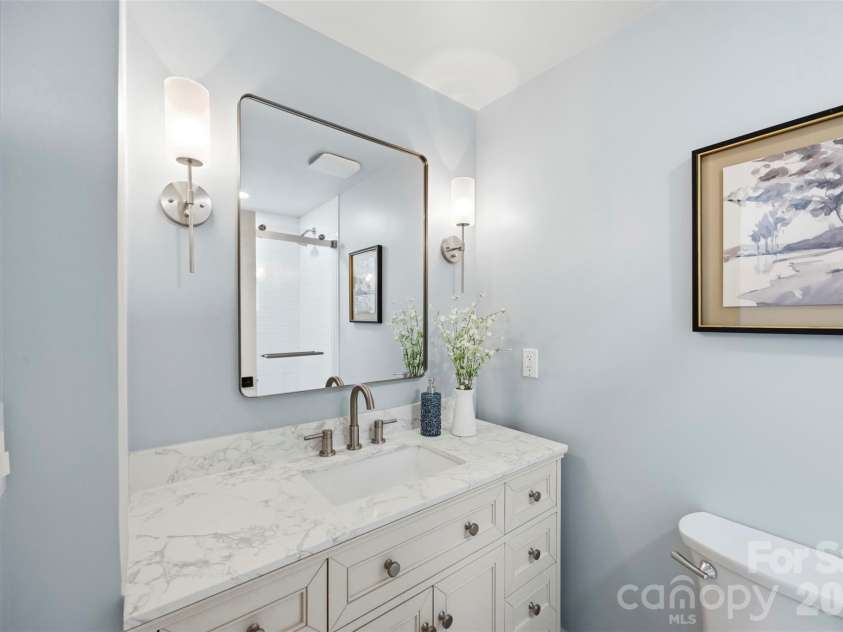 5903 Carpenter Drive, Charlotte, NC 28226.  MLS# CAR4388305, YatesRealty ID 27954. Full bathroom on upper level.