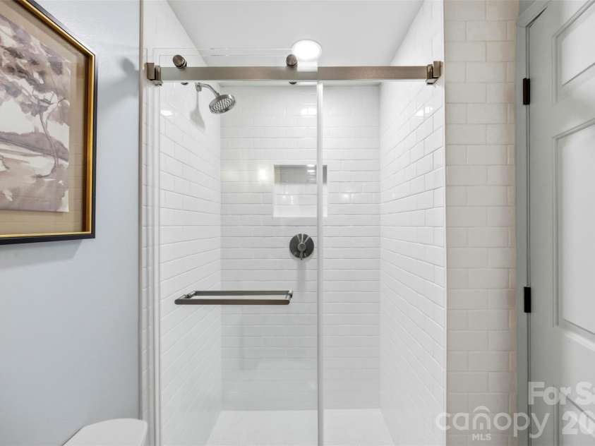 5903 Carpenter Drive, Charlotte, NC 28226.  MLS# CAR4388305, YatesRealty ID 27954. Full bathroom on upper level.