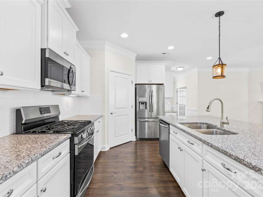 201 Hanks Bluff Drive, Mooresville, NC 28117.  MLS# CAR4273900, YatesRealty ID 27955. 