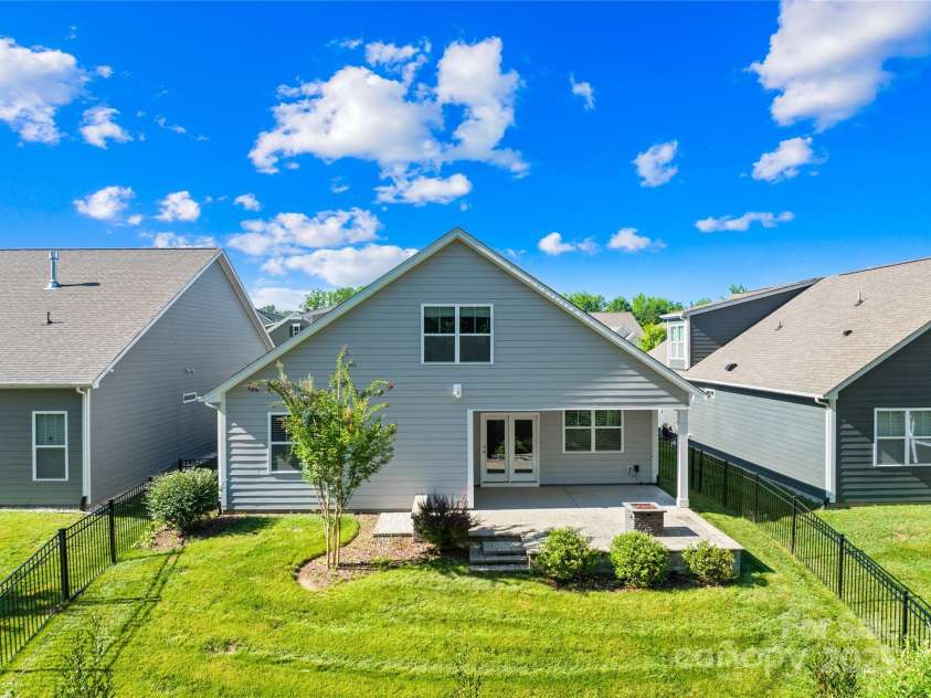 201 Hanks Bluff Drive, Mooresville, NC 28117.  MLS# CAR4273900, YatesRealty ID 27955. 