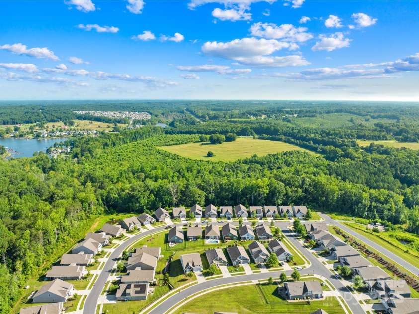 201 Hanks Bluff Drive, Mooresville, NC 28117.  MLS# CAR4273900, YatesRealty ID 27955. 