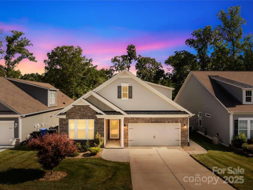 201 Hanks Bluff Drive, Mooresville, NC 28117.  MLS# CAR4273900, YatesRealty ID 27955. 