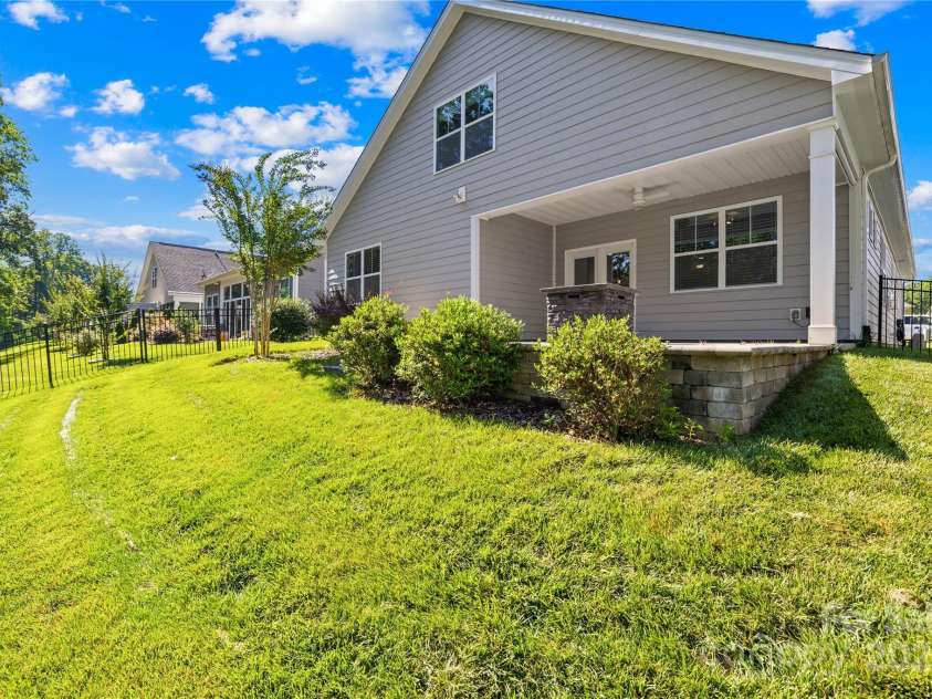 201 Hanks Bluff Drive, Mooresville, NC 28117.  MLS# CAR4273900, YatesRealty ID 27955. 