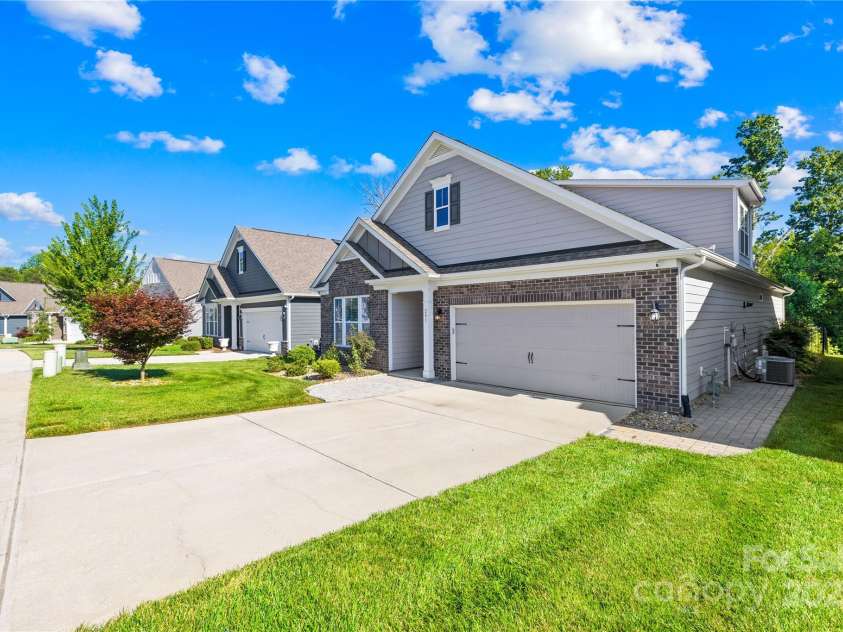 201 Hanks Bluff Drive, Mooresville, NC 28117.  MLS# CAR4273900, YatesRealty ID 27955. 