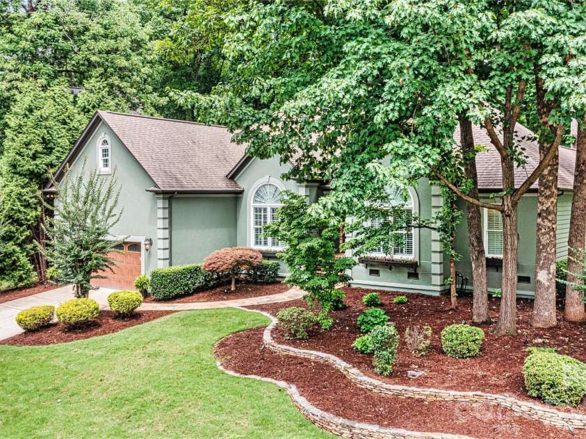 5028 Foxbriar Trail, Charlotte, NC 28269.  MLS# CAR4380862, YatesRealty ID 27956. 5028 FOXBRIAR TRAIL