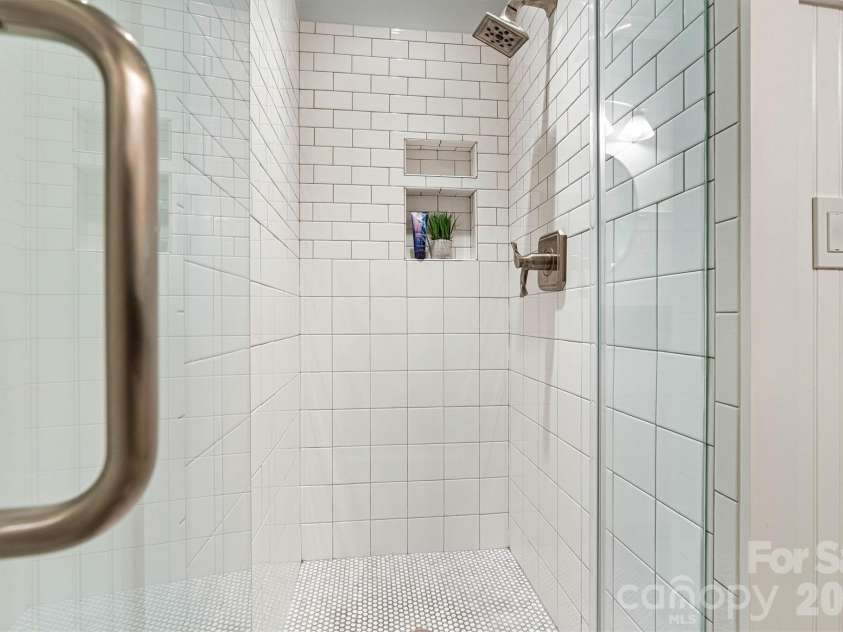 5028 Foxbriar Trail, Charlotte, NC 28269.  MLS# CAR4380862, YatesRealty ID 27956. Hall Bath with beautiful tile shower