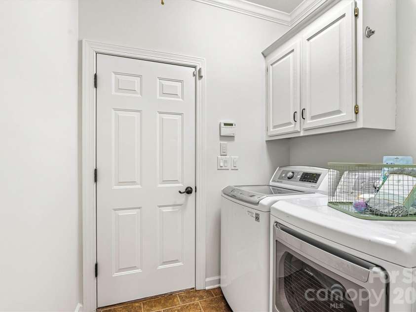 5028 Foxbriar Trail, Charlotte, NC 28269.  MLS# CAR4380862, YatesRealty ID 27956. Laundry Room with garage access