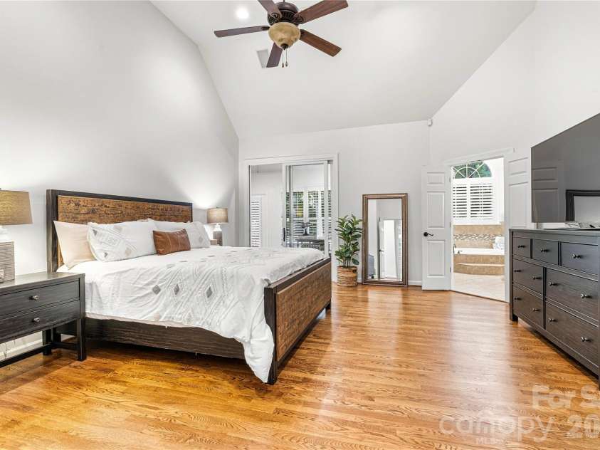 5028 Foxbriar Trail, Charlotte, NC 28269.  MLS# CAR4380862, YatesRealty ID 27956. Primary Bedroom