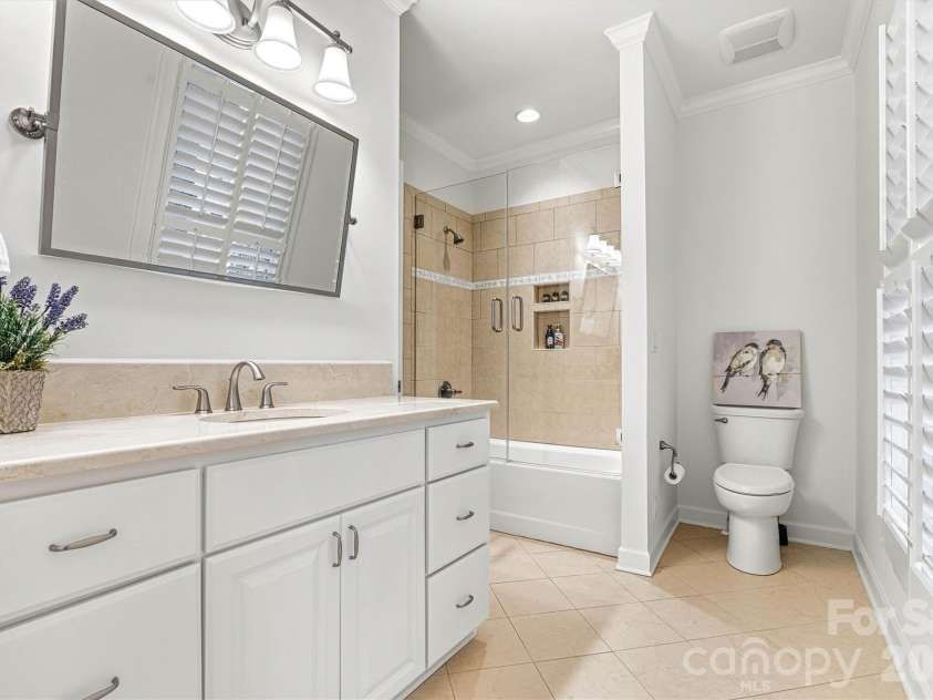 5028 Foxbriar Trail, Charlotte, NC 28269.  MLS# CAR4380862, YatesRealty ID 27956. Shared bath for bedroom two and three 