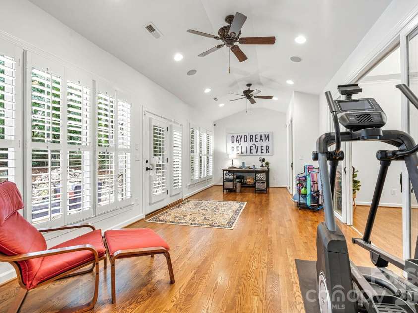 5028 Foxbriar Trail, Charlotte, NC 28269.  MLS# CAR4380862, YatesRealty ID 27956. Sun room