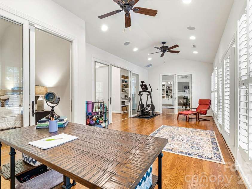 5028 Foxbriar Trail, Charlotte, NC 28269.  MLS# CAR4380862, YatesRealty ID 27956. Sun room/flex room