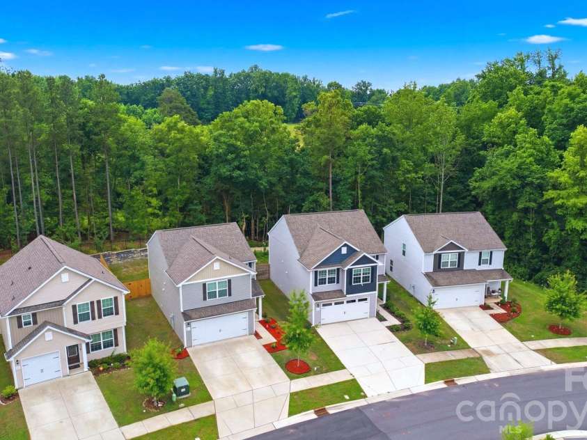 565 Hawley Street, Charlotte, NC 28214.  MLS# CAR4389951, YatesRealty ID 27957. 