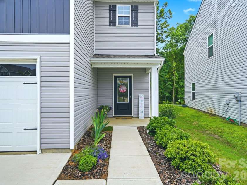 565 Hawley Street, Charlotte, NC 28214.  MLS# CAR4389951, YatesRealty ID 27957. 