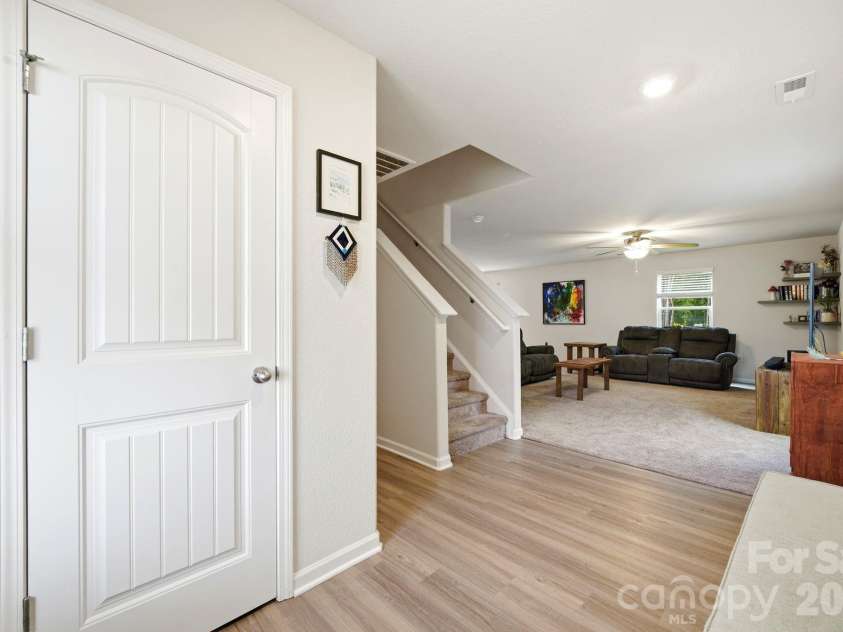 565 Hawley Street, Charlotte, NC 28214.  MLS# CAR4389951, YatesRealty ID 27957. 