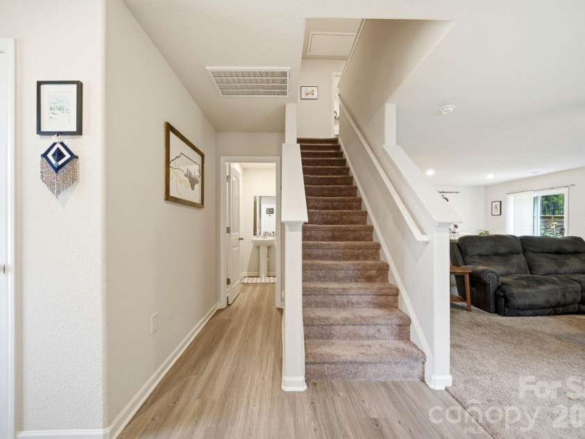 565 Hawley Street, Charlotte, NC 28214.  MLS# CAR4389951, YatesRealty ID 27957. 