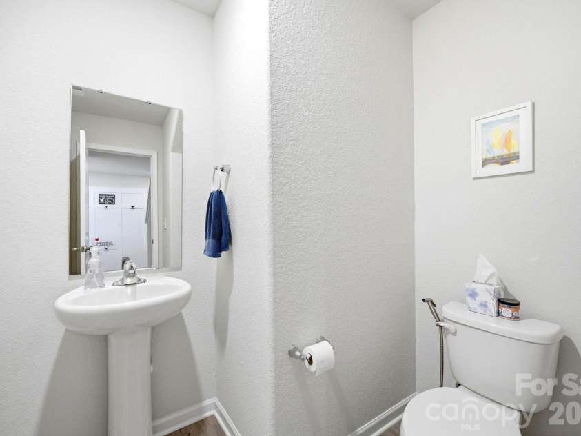 565 Hawley Street, Charlotte, NC 28214.  MLS# CAR4389951, YatesRealty ID 27957. 
