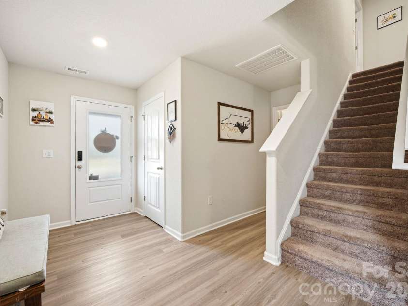 565 Hawley Street, Charlotte, NC 28214.  MLS# CAR4389951, YatesRealty ID 27957. 
