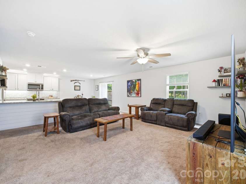 565 Hawley Street, Charlotte, NC 28214.  MLS# CAR4389951, YatesRealty ID 27957. 