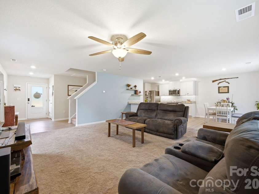 565 Hawley Street, Charlotte, NC 28214.  MLS# CAR4389951, YatesRealty ID 27957. 